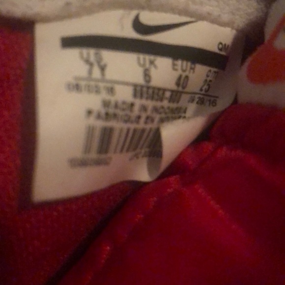 Nike - Picture 4 of 4